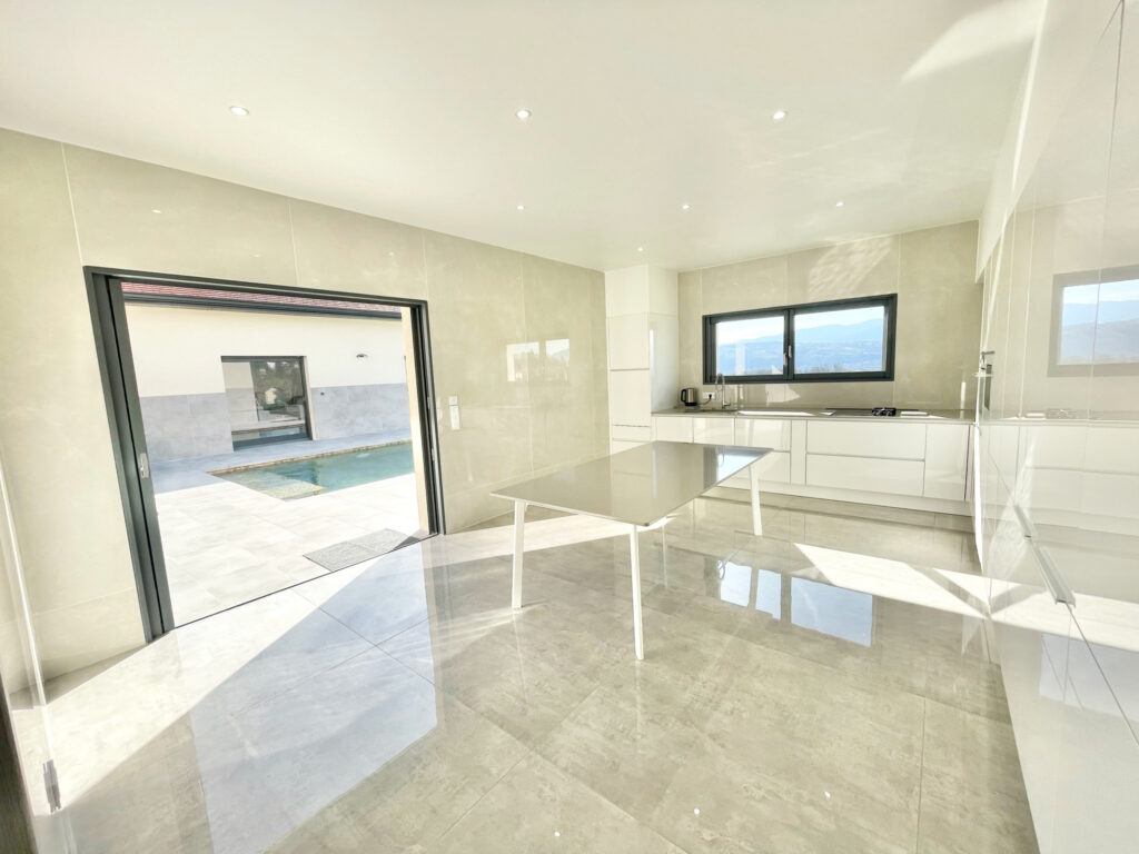 VILLA DE PRESTIGE – 6 pièces – 4 chambres – 273 m²