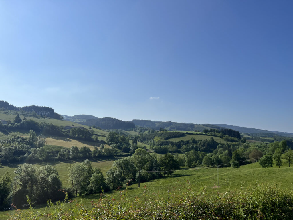 Maison de campagne élevée sur 3 niveaux avec jardin attenant – 5 pièces – 3 chambres – 120 m²
