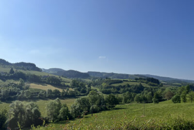 Maison de campagne élevée sur 3 niveaux avec jardin attenant – 5 pièces – 3 chambres – 120 m²