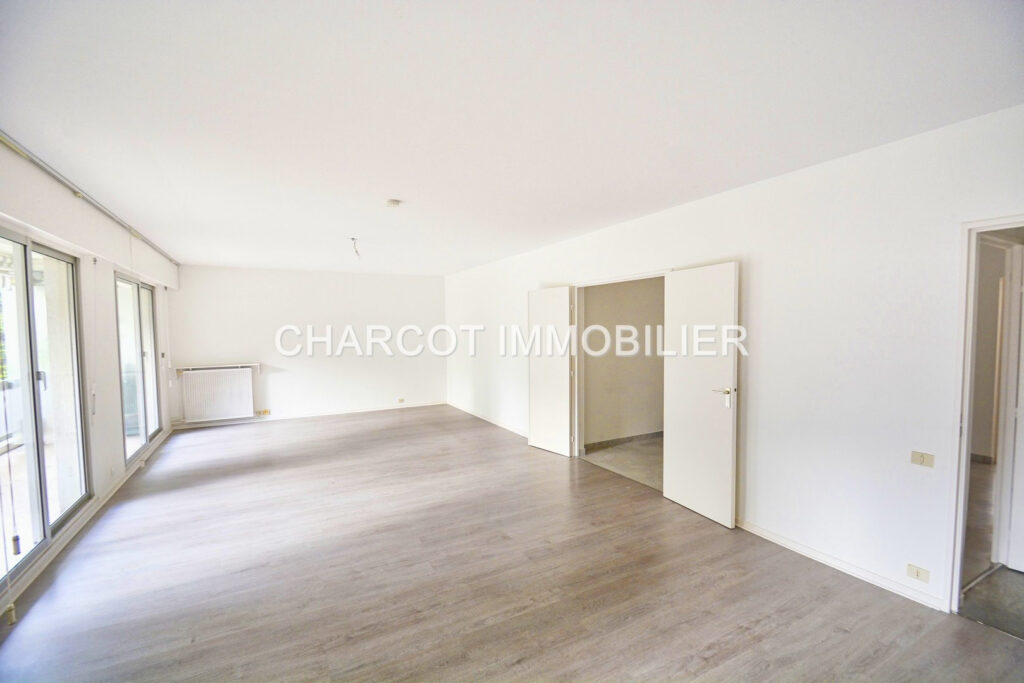 LYON 3ème –  Vaste APPARTEMENT de type T5 + CAVE + GARAGE EN – 5 pièces – 3 chambres – 116 m²