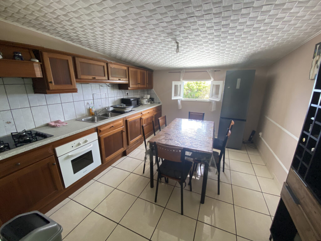 Maison de type 8 sur Saint-Pierre – 8 pièces – 6 chambres – 177 m²