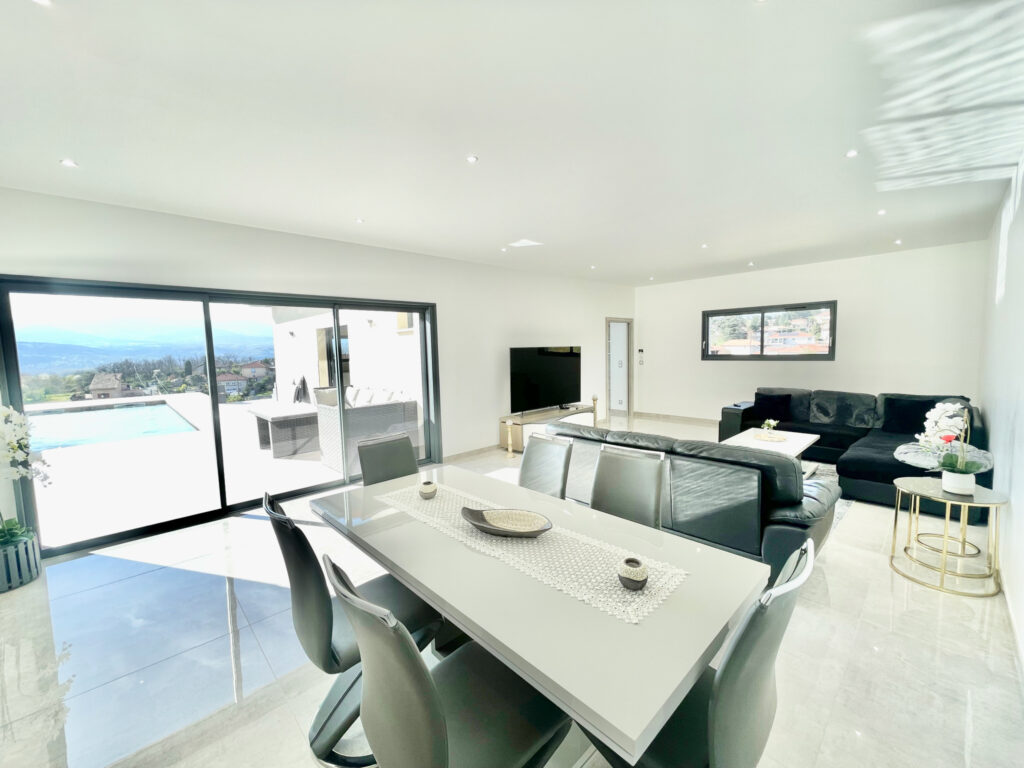 VILLA DE PRESTIGE – 6 pièces – 4 chambres – 273 m²