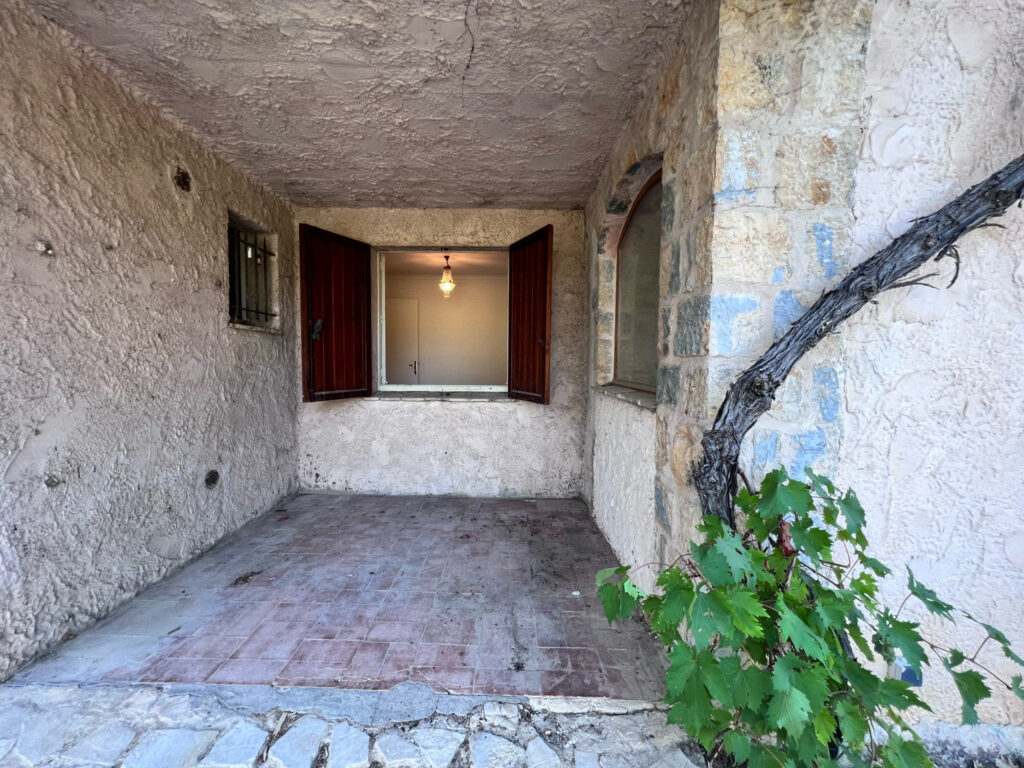 Villa 8 pièces de 167 m2 avec vue dégagée + une dépendance d – 8 pièces – 4 chambres – 167 m²