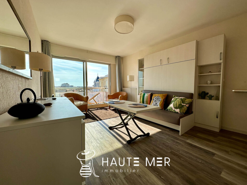 LOUP – vue dégagée sur le Palais et la Mer – 1 pièce – NR chambres – 29.33 m²