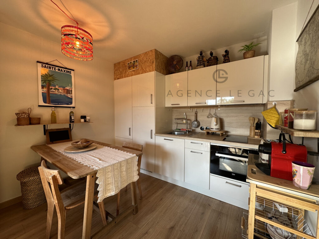 STUDIO DERNIER ETAGE  – 1 pièce – NR chambres – 22 m²