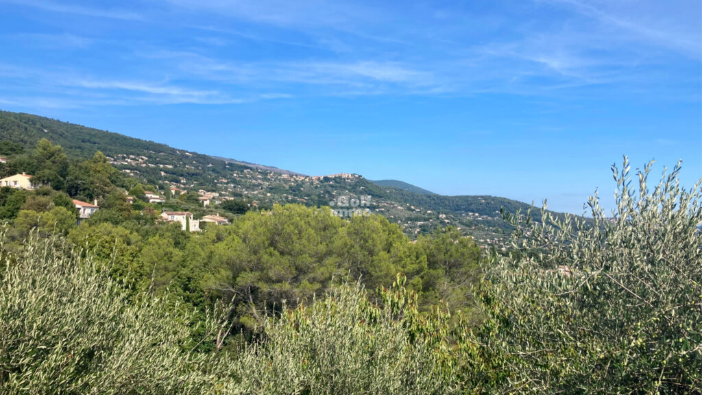 Villa 8 pièces de 167 m2 avec vue dégagée + une dépendance d – 8 pièces – 4 chambres – 167 m²