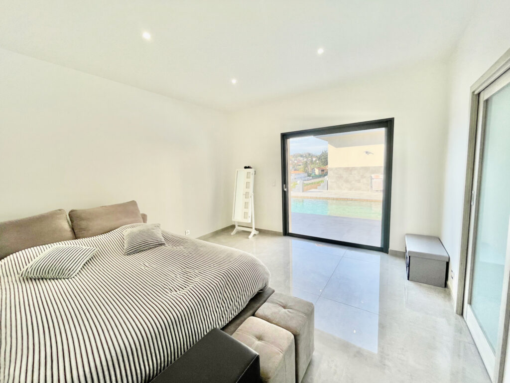 VILLA DE PRESTIGE – 6 pièces – 4 chambres – 273 m²