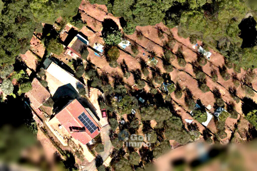 Villa 8 pièces de 167 m2 avec vue dégagée + une dépendance d – 8 pièces – 4 chambres – 167 m²