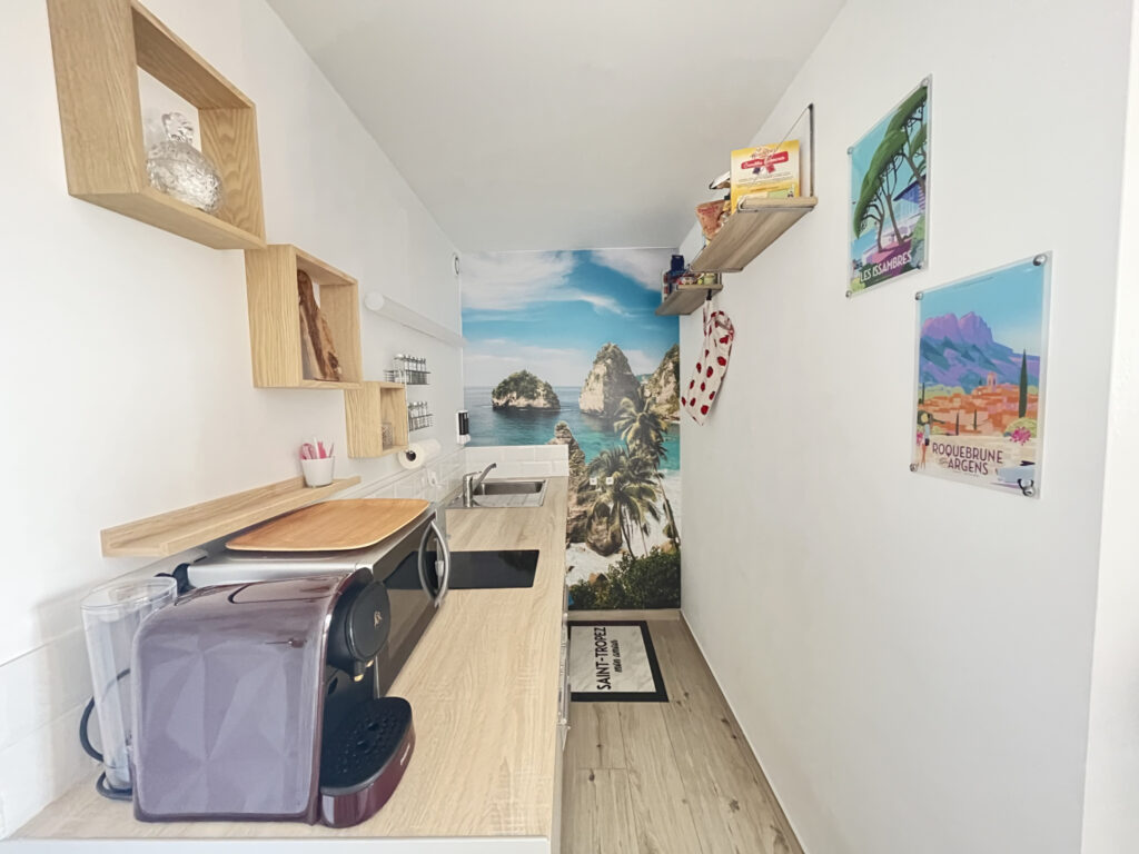 Magnifique vue mer pour cet appartement avec terrasse  – 2 pièces – 1 chambre – 27 m²