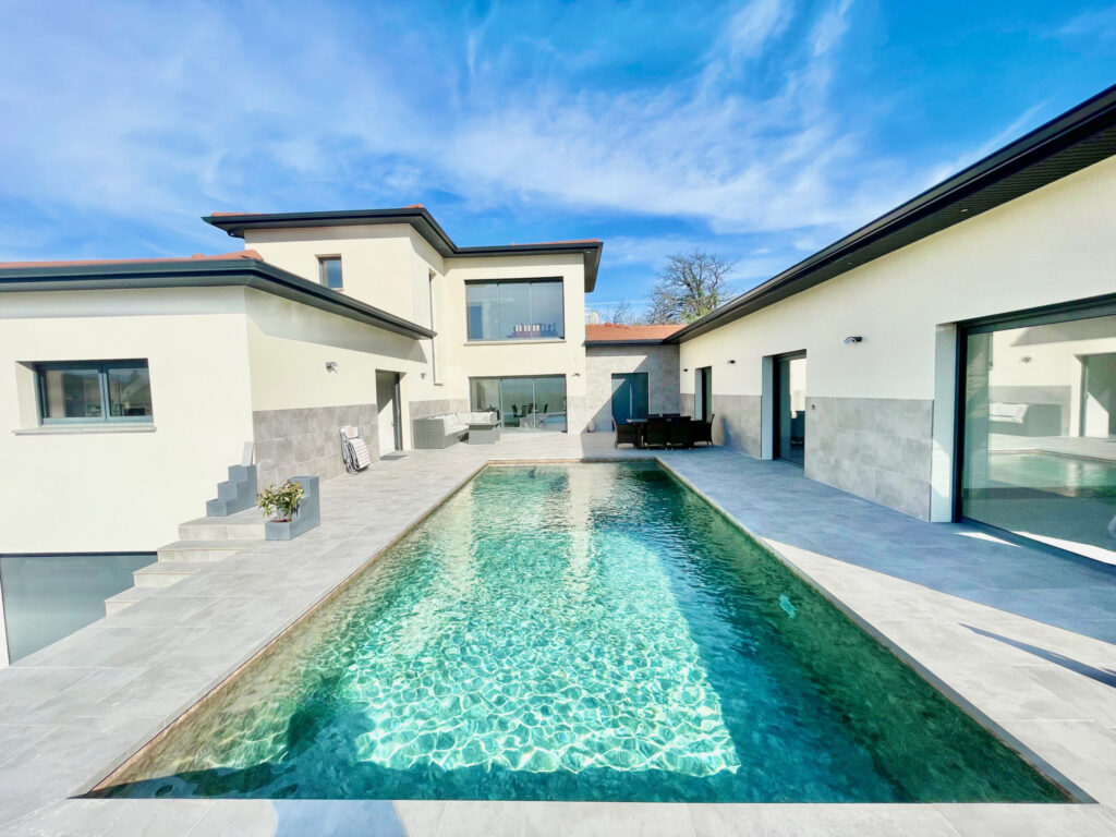 VILLA DE PRESTIGE – 6 pièces – 4 chambres – 273 m²