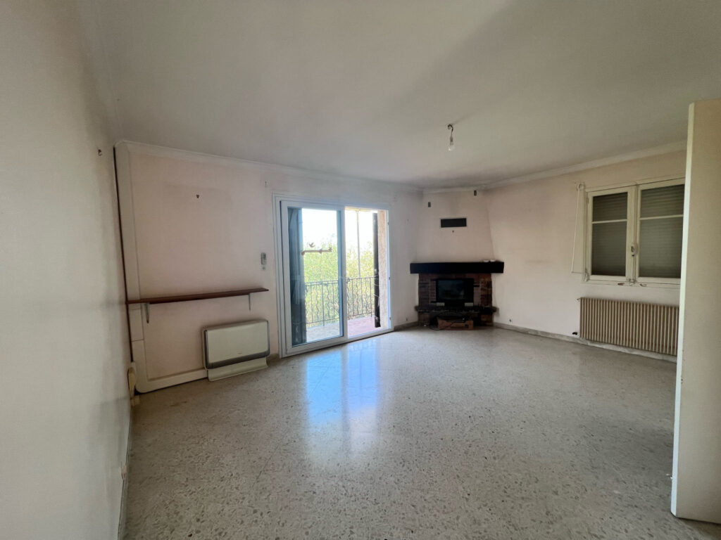 Villa 8 pièces de 167 m2 avec vue dégagée + une dépendance d – 8 pièces – 4 chambres – 167 m²