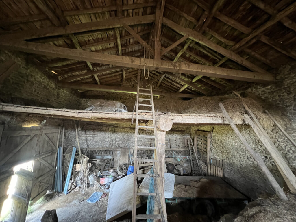 Maison de campagne élevée sur 3 niveaux avec jardin attenant – 5 pièces – 3 chambres – 120 m²