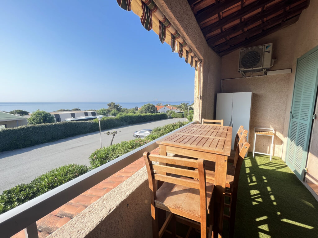Magnifique vue mer pour cet appartement avec terrasse  – 2 pièces – 1 chambre – 27 m²