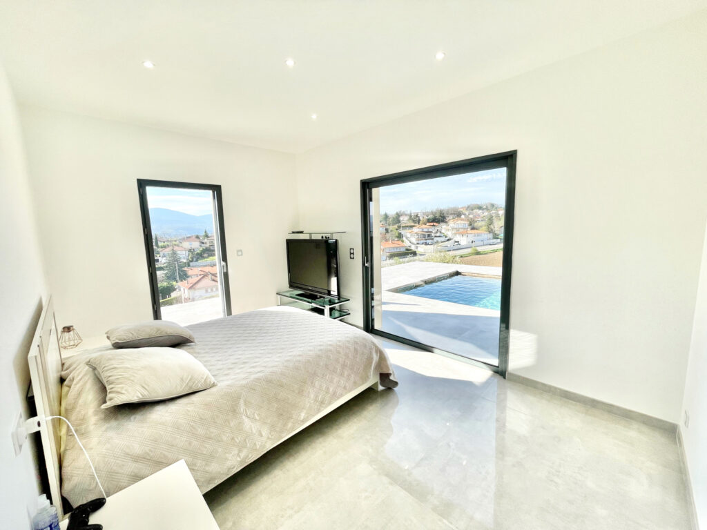 VILLA DE PRESTIGE – 6 pièces – 4 chambres – 273 m²