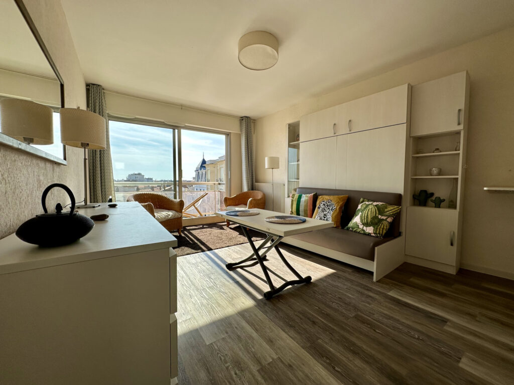 LOUP – vue dégagée sur le Palais et la Mer – 1 pièce – NR chambres – 29.33 m²