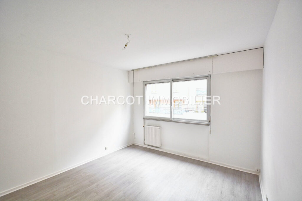 LYON 3ème –  Vaste APPARTEMENT de type T5 + CAVE + GARAGE EN – 5 pièces – 3 chambres – 116 m²