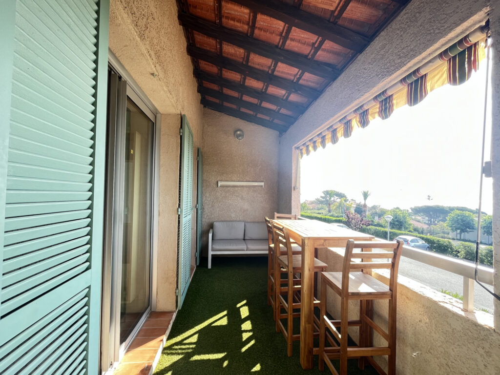 Magnifique vue mer pour cet appartement avec terrasse  – 2 pièces – 1 chambre – 27 m²