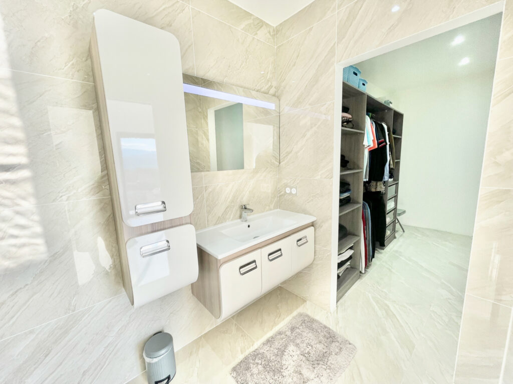 VILLA DE PRESTIGE – 6 pièces – 4 chambres – 273 m²