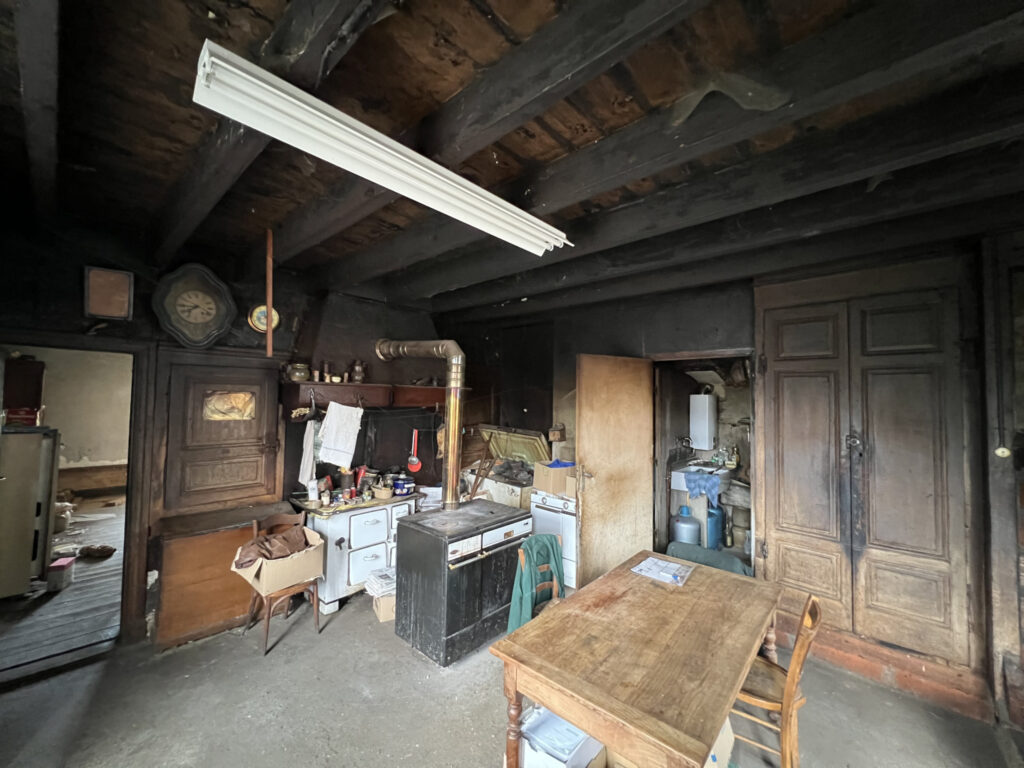 Maison de campagne élevée sur 3 niveaux avec jardin attenant – 5 pièces – 3 chambres – 120 m²