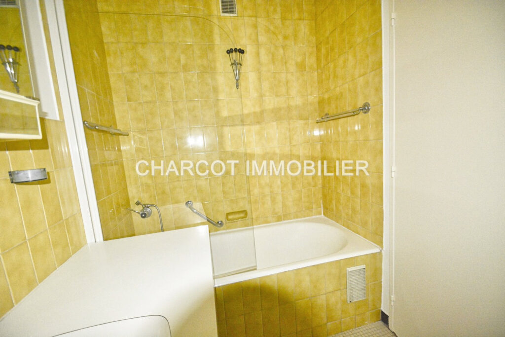 LYON 3ème –  Vaste APPARTEMENT de type T5 + CAVE + GARAGE EN – 5 pièces – 3 chambres – 116 m²