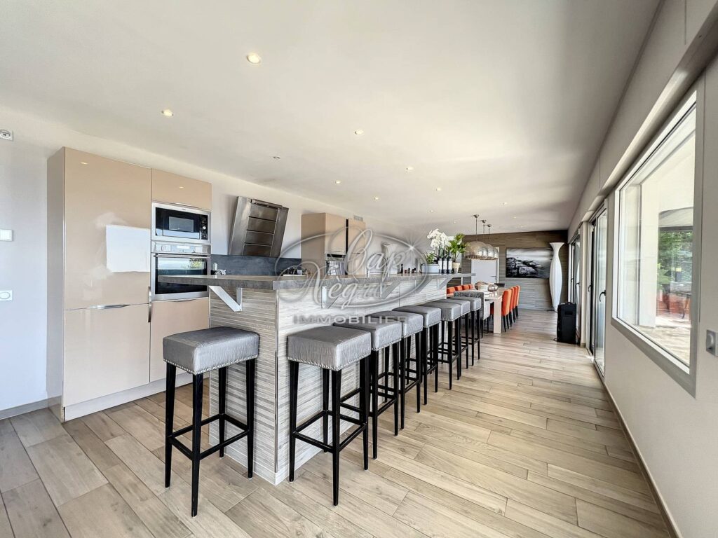 PROPRIETE CONTEMPORAINE AIGUEBELLE VUE MER – 6 pièces – 5 chambres – 230 m²