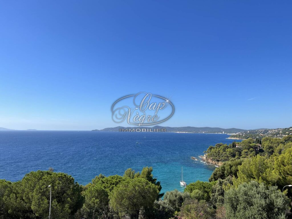 PROPRIETE CONTEMPORAINE AIGUEBELLE VUE MER – 6 pièces – 5 chambres – 230 m²