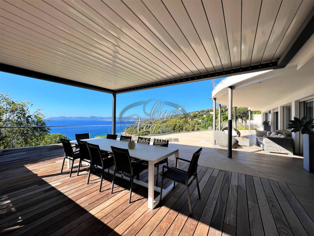 PROPRIETE CONTEMPORAINE AIGUEBELLE VUE MER – 6 pièces – 5 chambres – 230 m²