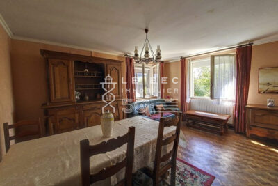 EXCLUSIVITÉ RIANTEC : À deux pas du bourg et de la mer – 5 pièces – 4 chambres – 101 m²