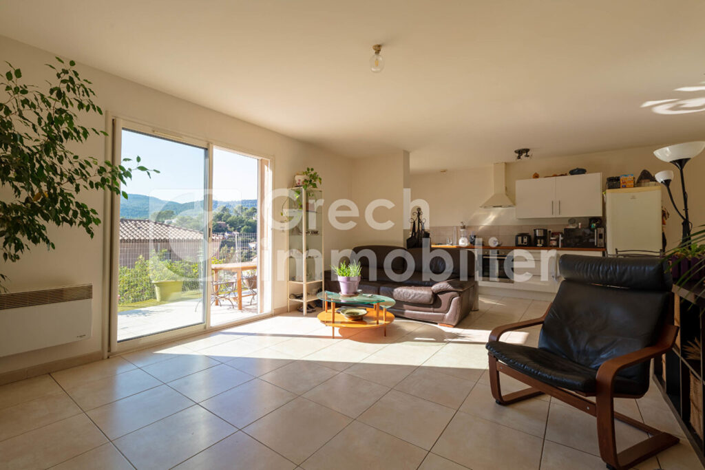 Maison Sollies Toucas 4 pièce(s) 75 m2 – 5 pièces – 3 chambres – 75 m²