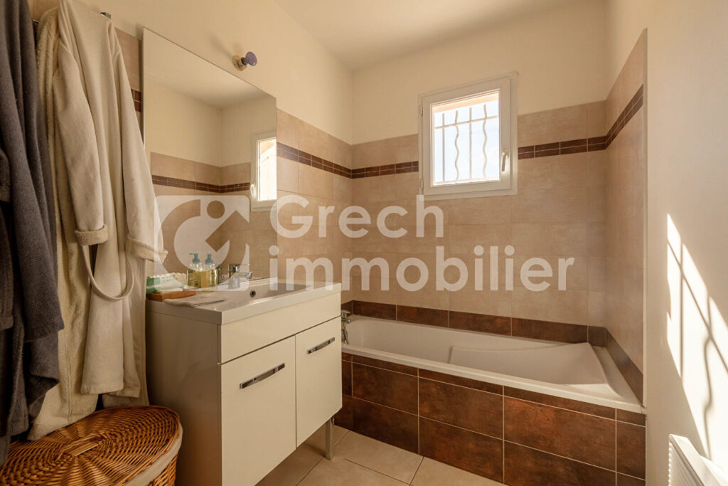 Maison Sollies Toucas 4 pièce(s) 75 m2 – 5 pièces – 3 chambres – 75 m²