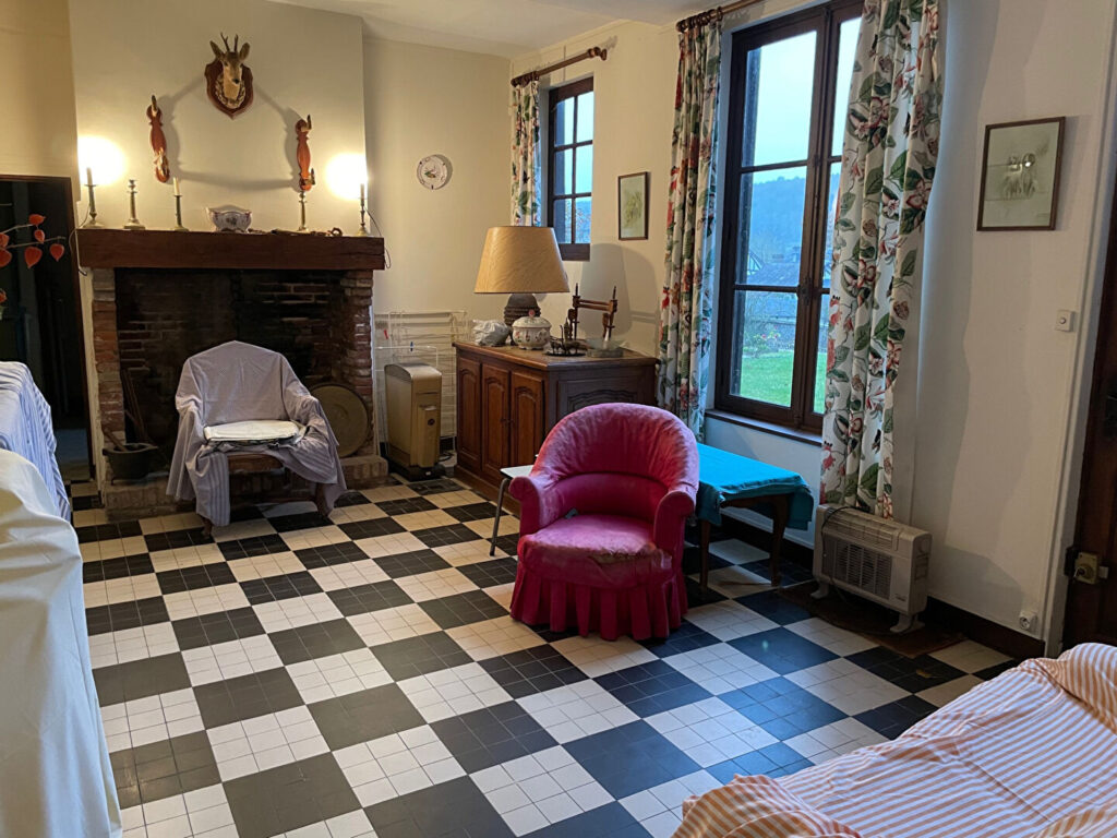 Maison Lyons La Foret – 13 pièces – 5 chambres – 318 m²