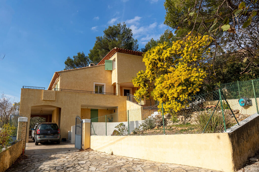 Maison Cuers 5 pièces 130 m2 – 5 pièces – 4 chambres – 130 m²