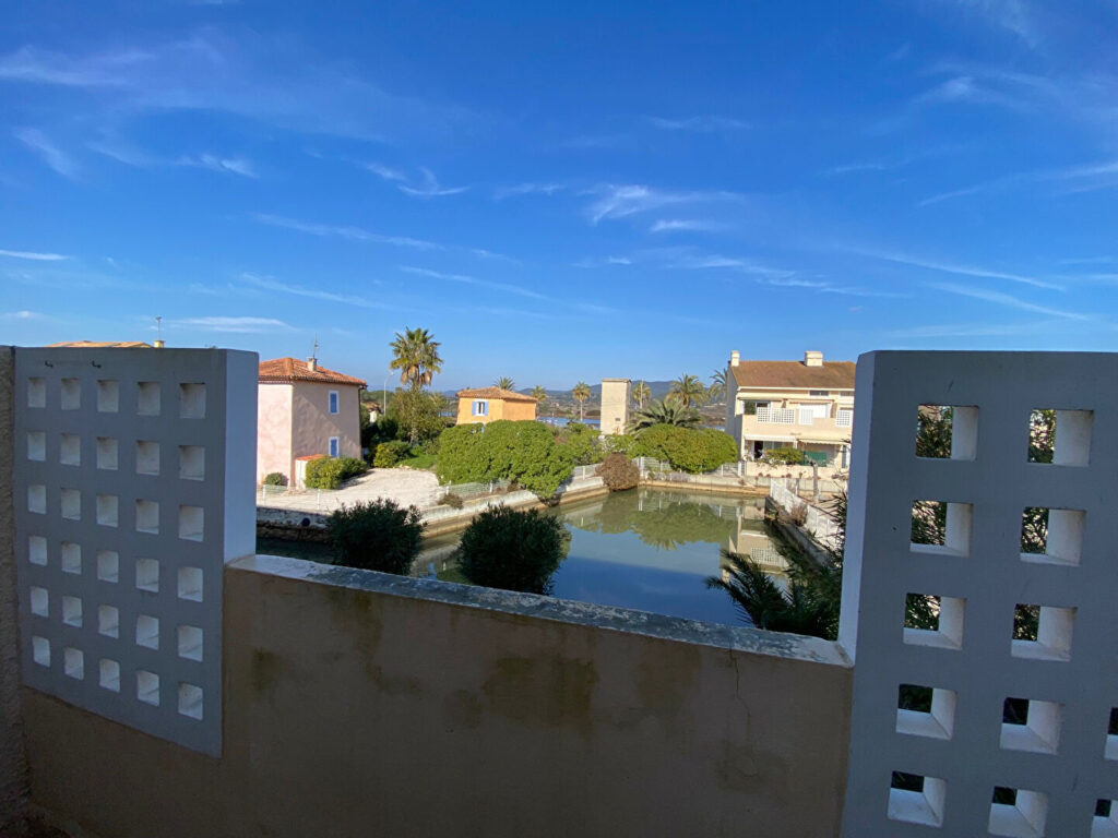 Hyères : appartement T1 + coin nuit en mezzanine avec terras – 1 pièce – NR chambres – 26.37 m²