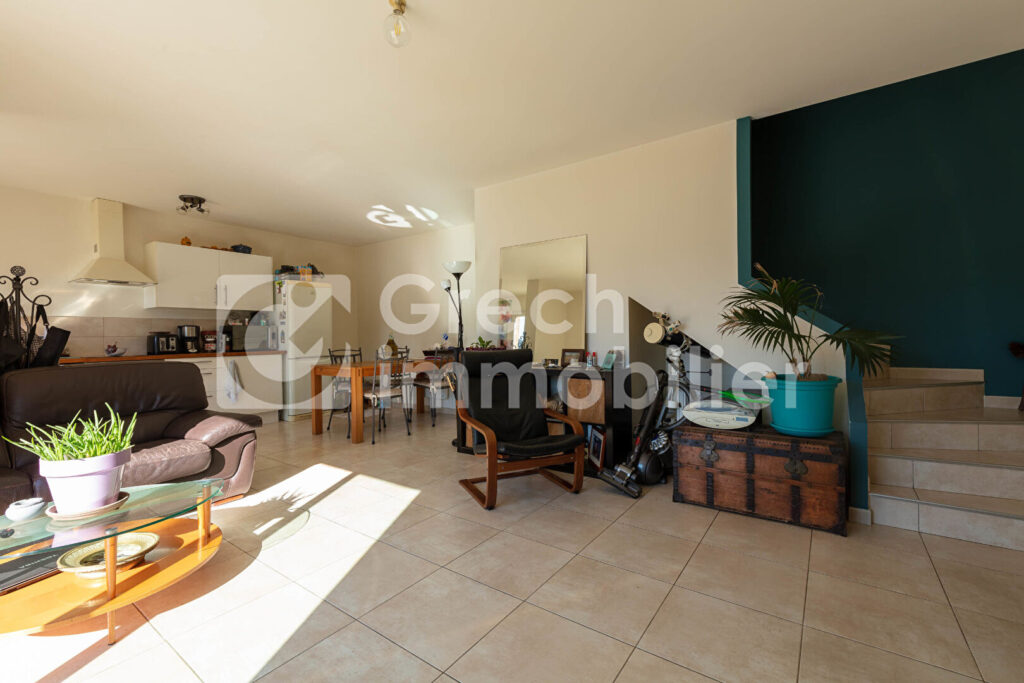 Maison Sollies Toucas 4 pièce(s) 75 m2 – 5 pièces – 3 chambres – 75 m²