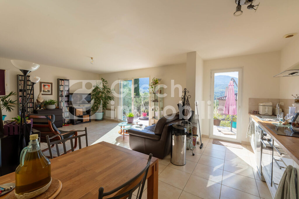 Maison Sollies Toucas 4 pièce(s) 75 m2 – 5 pièces – 3 chambres – 75 m²