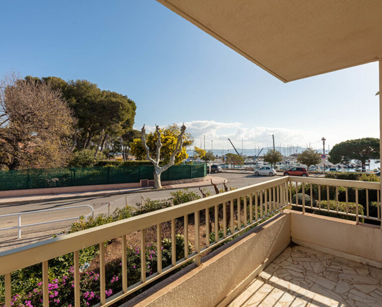 RARE – CARQUEIRANNE Secteur Port – Appartement T3 54m2 – 3 pièces – 2 chambres – 54 m²