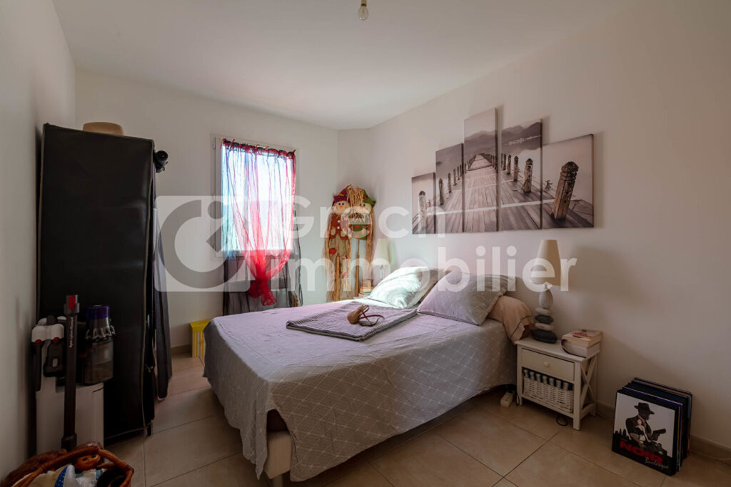 Maison Sollies Toucas 4 pièce(s) 75 m2 – 5 pièces – 3 chambres – 75 m²