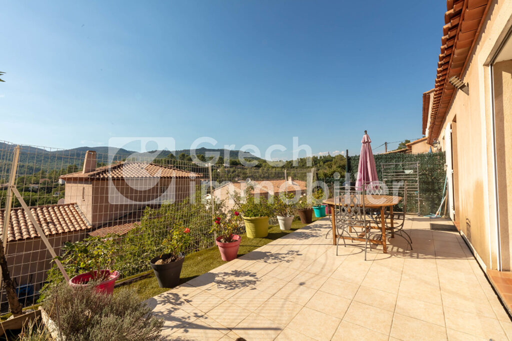 Maison Sollies Toucas 4 pièce(s) 75 m2 – 5 pièces – 3 chambres – 75 m²