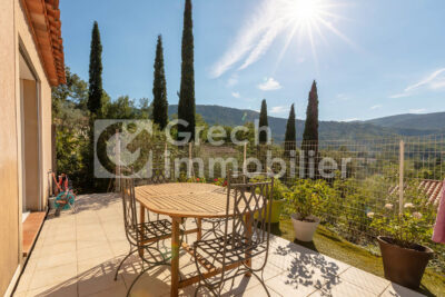 Maison Sollies Toucas 4 pièce(s) 75 m2 – 5 pièces – 3 chambres – 75 m²