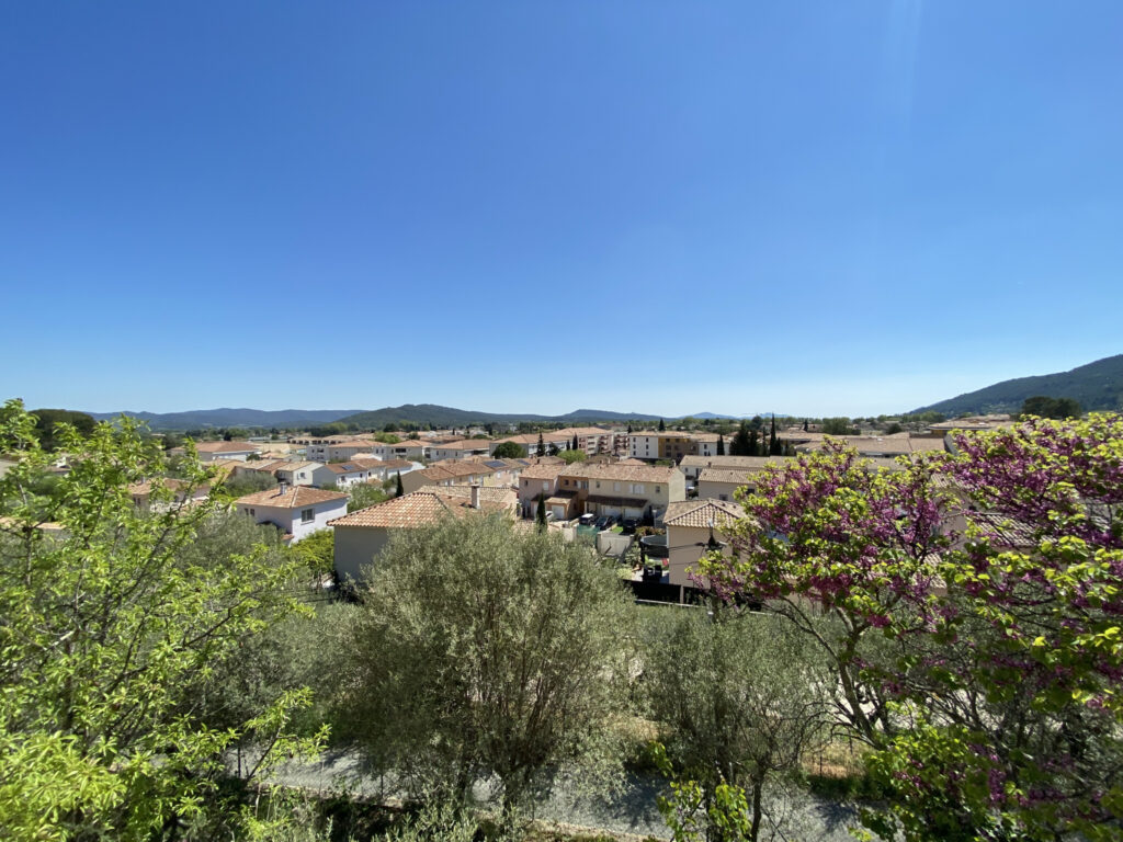 Maison Cuers 5 pièces 130 m2 – 5 pièces – 4 chambres – 130 m²