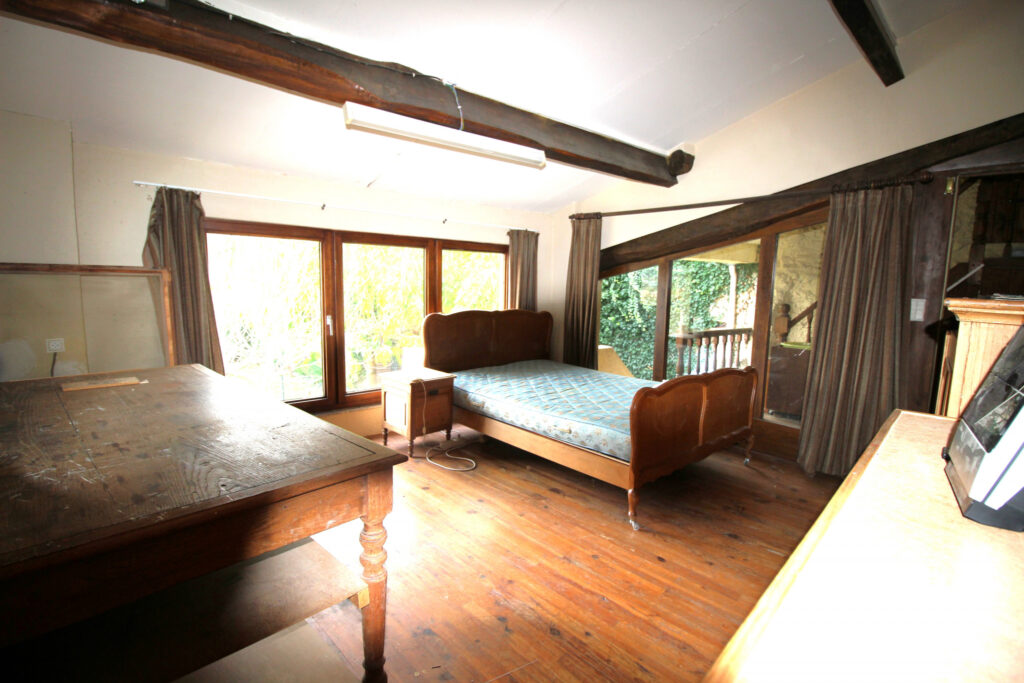 Ancienne ferme sur terrain d’1 hectare – 7 pièces – 4 chambres – 129 m²