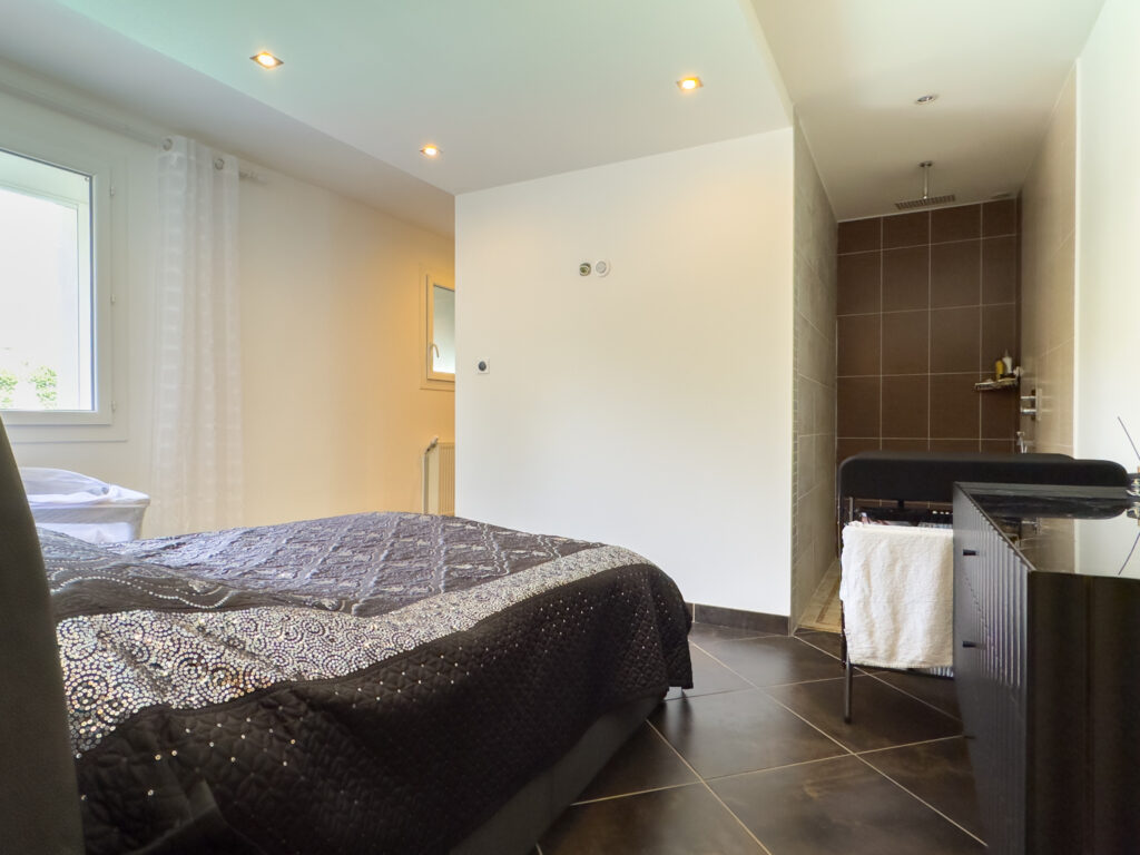 Maison de 147m2 habitables avec piscine et pool-house sur 12 – 7 pièces – 4 chambres – 187 m²