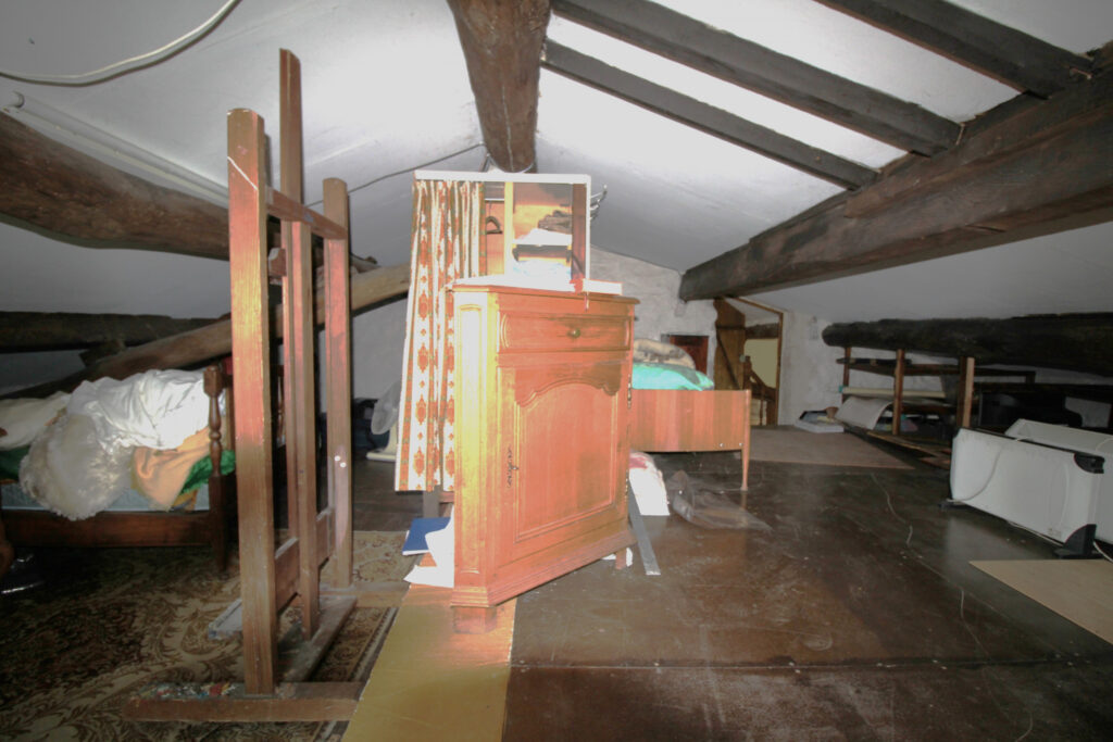 Ancienne ferme sur terrain d’1 hectare – 7 pièces – 4 chambres – 129 m²