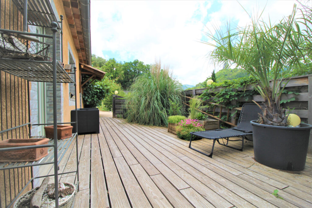 Villa de plain pied sur terrain de 1500 m2 – 6 pièces – 3 chambres – 137 m²