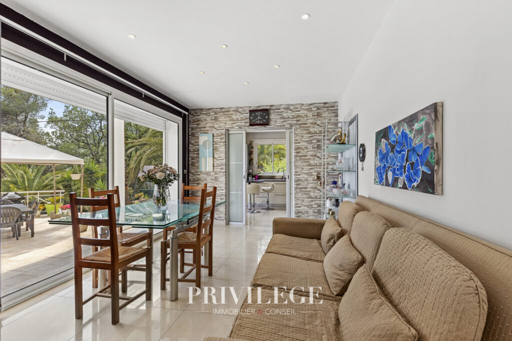 Véritable havre de paix pour cette villa de charme. – 5 pièces – 4 chambres – 200 m²