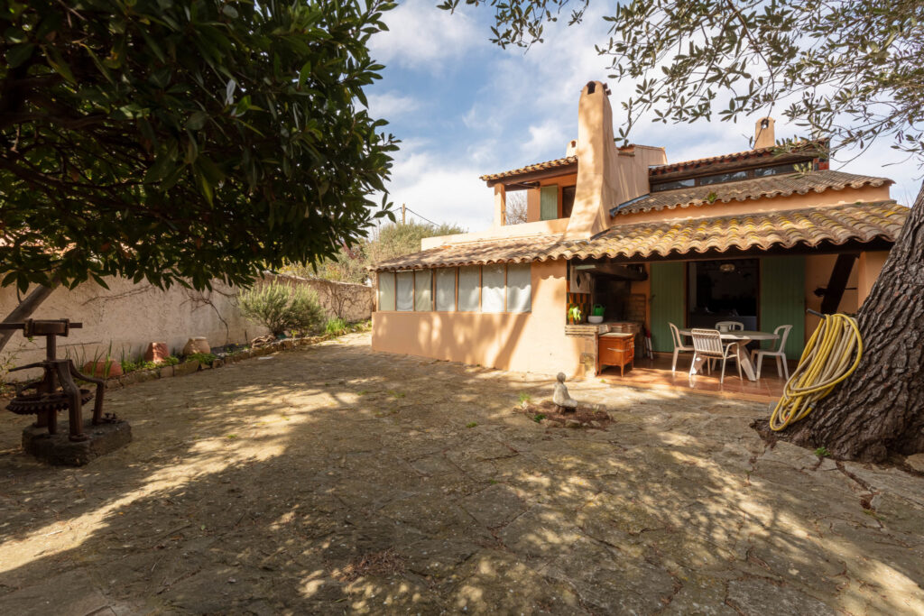 VILLA PROVENCAL 5 CHAMBRES LE BEAUSSET – 8 pièces – 5 chambres – 140 m²