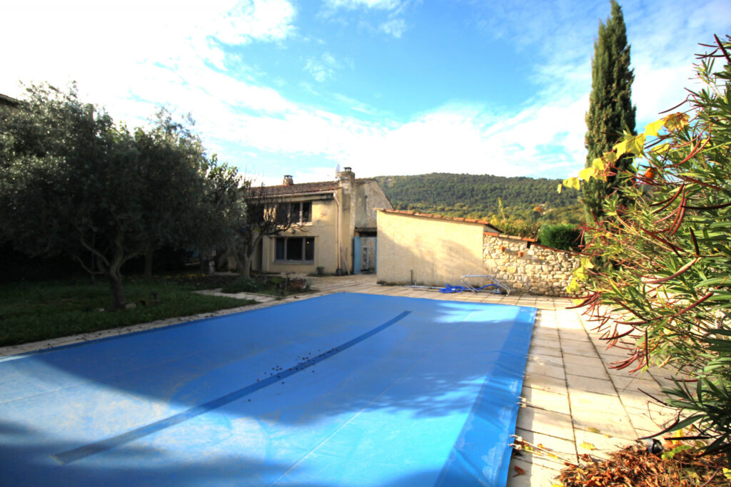 Ancienne ferme sur terrain d’1 hectare – 7 pièces – 4 chambres – 129 m²