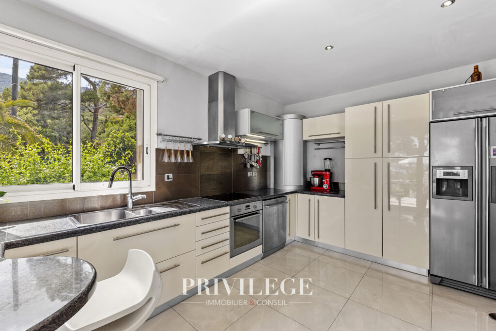 Véritable havre de paix pour cette villa de charme. – 5 pièces – 4 chambres – 200 m²