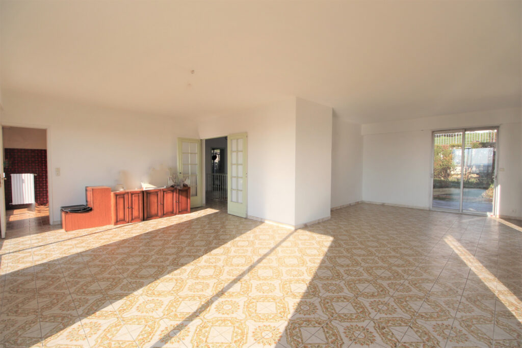  Belle maison spacieuse avec vue Paris – 8 pièces – 6 chambres – 264 m²