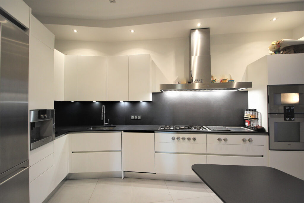  Magnifique Demeure Bord de Marne – 9 pièces – 5 chambres – 320 m²